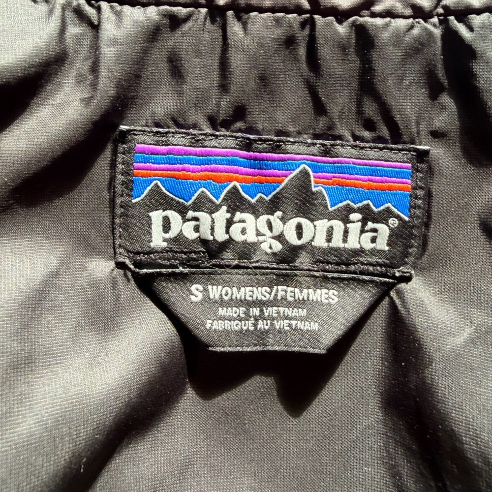 Patagonia Women's Black Puffer Jacket - Picture 7 of 8